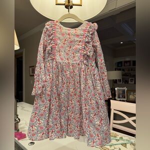 The most precious feminine floral dress. 🌺 🌼 🌹